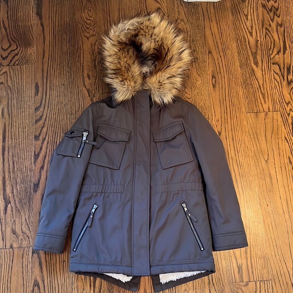 Great condition and warm girls puffer coat - army green with fur hood